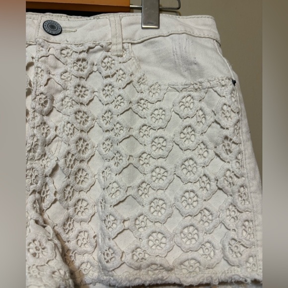 MOSSIMO SUPPLY CO. High Rise Lace Embroidered Shorts - Picture 4 of 8